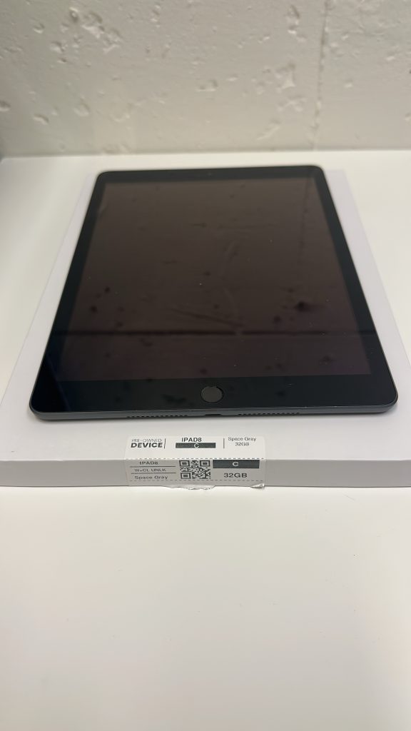 Apple iPad 8. generasjon – 32 GB – Space Gray (Cellular, Ulåst) – Brukt