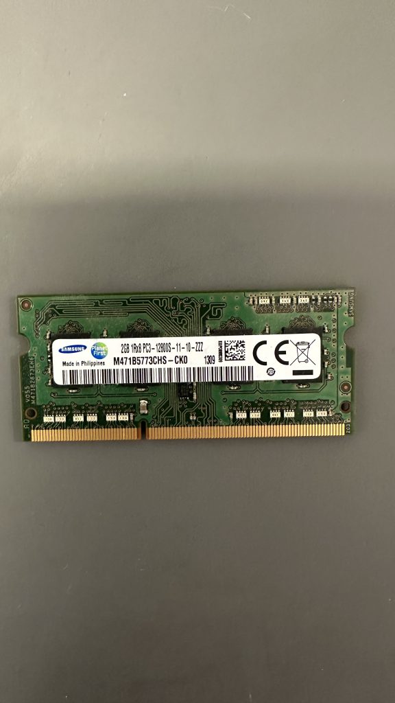 Samsung 2GB DDR3 1600MHz PC3-12800S SO-DIMM 204-Pin 1.5V Non-ECC M471B5773CHS-CK0