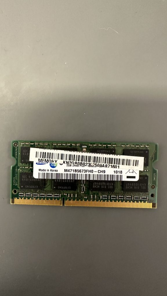 Samsung 2GB DDR3 1333MHz PC3-10600S SO-DIMM 204-Pin 1.5V Non-ECC M471B5673FH0-CH9