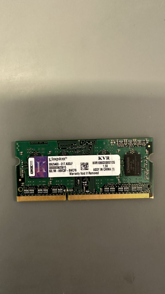 Kingston 2GB DDR3 1066MHz PC3-8500S SO-DIMM 204-Pin 1.5V Non-ECC KVR1066D3S8S7/2G