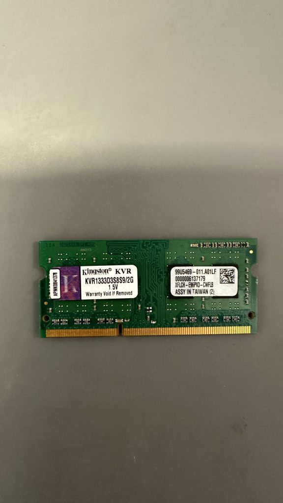 Kingston 2GB DDR3 1333MHz PC3-10600S SO-DIMM 204-Pin 1.5V Non-ECC KVR1333D3S8S9/2G
