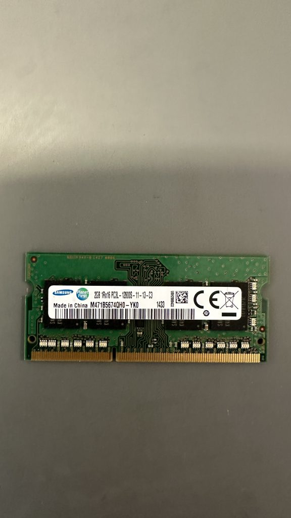 Samsung 2GB DDR3L 1600MHz PC3L-12800S SO-DIMM 204-Pin 1.35V Non-ECC M471B5674QH0-YK0