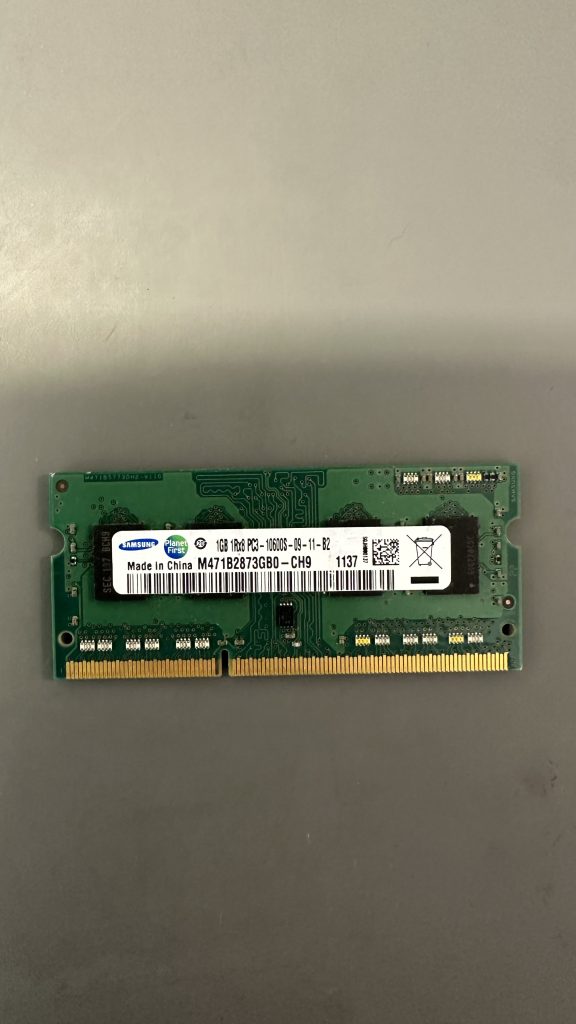 Samsung 1GB DDR3 1333MHz PC3-10600S SO-DIMM 204-Pin 1.5V Non-ECC M471B2873GB0-CH9