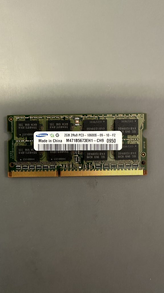 Samsung 2GB DDR3 1333MHz PC3-10600S SO-DIMM 204-Pin 1.5V Non-ECC M471B5673EH1-CH9