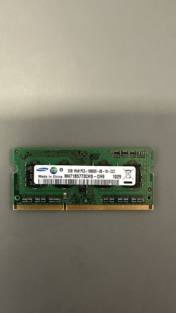 Samsung 2GB DDR3 1333MHz PC3-10600S SO-DIMM 204-Pin 1.5V Non-ECC M471B5773CHS-CH9