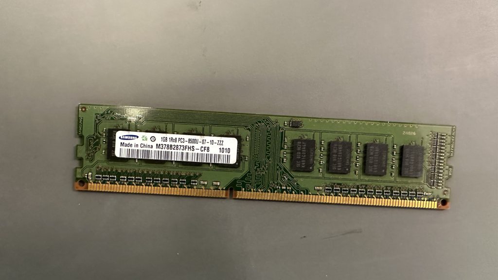 Samsung 1GB DDR3 1066MHz PC3-8500U DIMM 240-Pin Non-ECC M378B2873FHS-CF8